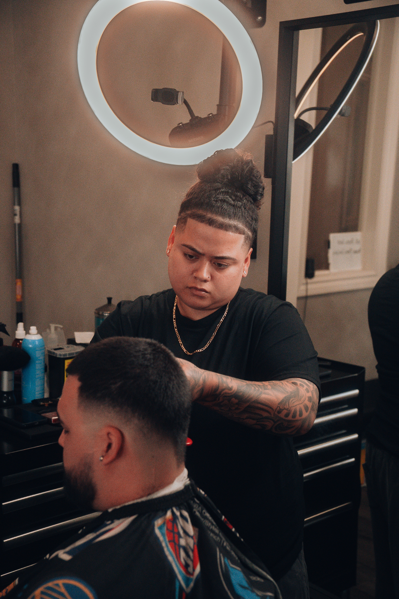 Des, Barber at Status Barber Studio